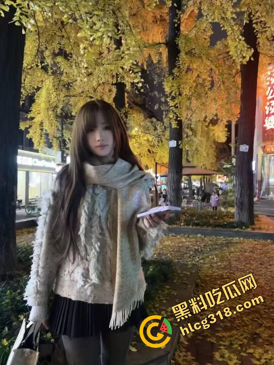 哺乳期骚娘们干起来才叫带劲，奶子又大又软，边插边薅奶头奶水猛喷，操完还得吸两口真他妈解渴！-5