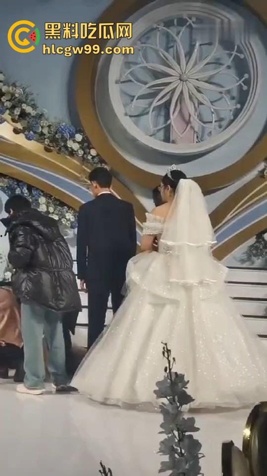 闺蜜比自己胖都嫁出去了，还要当伴娘送戒指，急火攻心气到晕倒，塑料姐妹情太真实了！-10